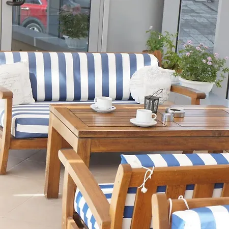 Silver Byala - студио б89 първа линия с морска панорама с два басейна и осигурен паркинг * Bjala