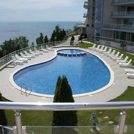 Silver Byala - студио б89 първа линия с морска панорама с два басейна и осигурен паркинг * Bjala