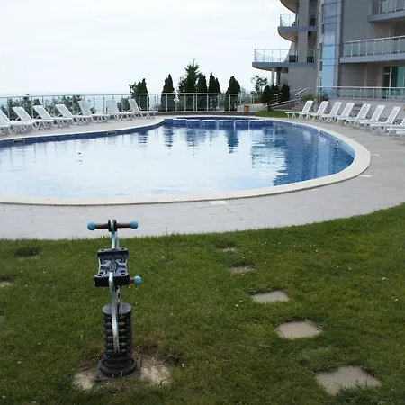 Silver Byala - студио б89 първа линия с морска панорама с два басейна и осигурен паркинг Bjala