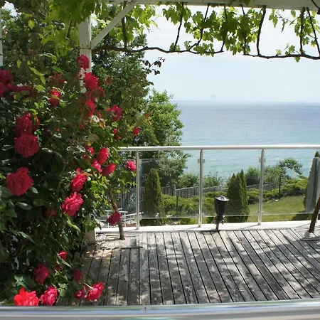 Silver Byala - студио б89 първа линия с морска панорама с два басейна и осигурен паркинг * Bjala