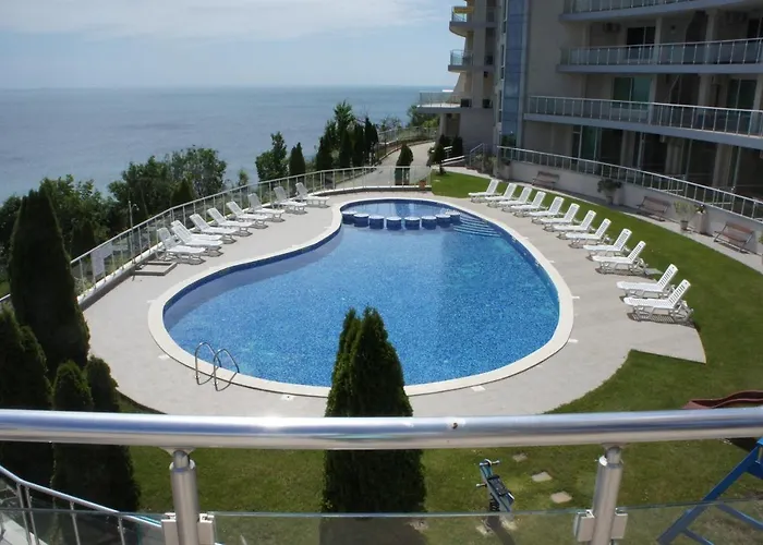 Silver Byala - студио б89 първа линия с морска панорама с два басейна и осигурен паркинг * Bjala